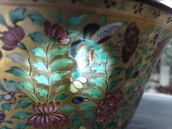 Een grote Chinese Bencharong kom voor de Thaise markt, 19e eeuw