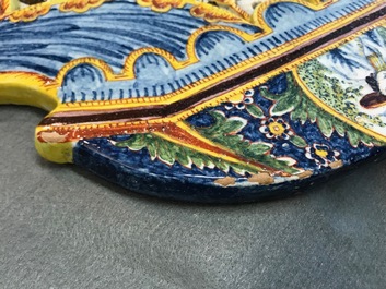 Een grote polychrome Delftse plaquette met een vogelkooi, eind 18e eeuw
