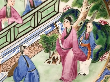 Une paire de tasses et soucoupes en porcelaine de Chine famille rose de Canton, dat&eacute;es 1831