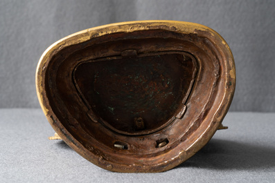 Un groupe de Manjusri et Prajnaparamita en bronze dor&eacute; &agrave; inscription, Tibet, 17/18&egrave;me