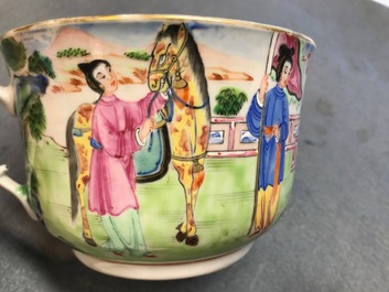 Une paire de tasses et soucoupes en porcelaine de Chine famille rose de Canton, dat&eacute;es 1831