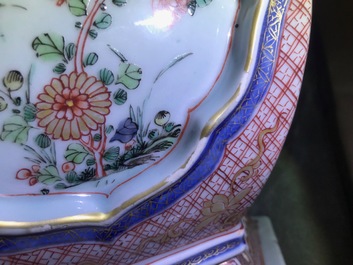 Une paire de jardini&egrave;res de forme hexagonale en porcelaine de Chine famille verte, Kangxi/Yongzheng