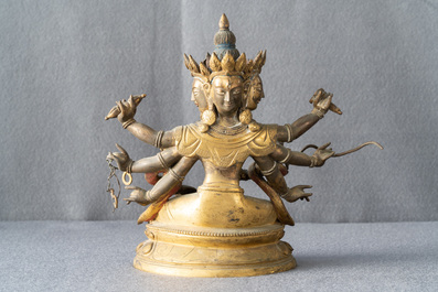 Une figure d'Ushnishavijaya en bronze dor&eacute; incrust&eacute;, Sino-Tibet, 18&egrave;me