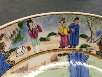 Une paire de tasses et soucoupes en porcelaine de Chine famille rose de Canton, dat&eacute;es 1831