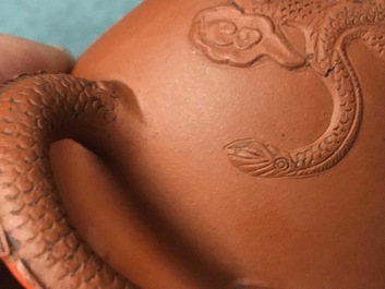 Een Chinese Yixing steengoed theepot met reli&euml;fdecor van draken, Kangxi