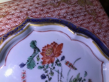 Une paire de jardini&egrave;res de forme hexagonale en porcelaine de Chine famille verte, Kangxi/Yongzheng