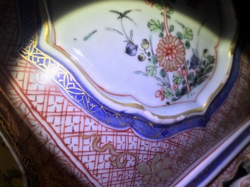 Une paire de jardini&egrave;res de forme hexagonale en porcelaine de Chine famille verte, Kangxi/Yongzheng