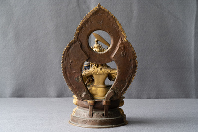 Un groupe de Manjusri et Prajnaparamita en bronze dor&eacute; &agrave; inscription, Tibet, 17/18&egrave;me