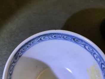 Een paar Chinese monochrome blauwe Hatcher Cargo stem cups, Transitie periode