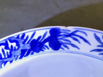 Un bol de type klapmuts en porcelaine de Chine bleu et blanc, marque et &eacute;poque de Kangxi