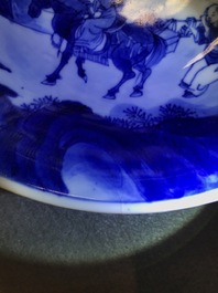 Une coupe en porcelaine de Chine bleu et blanc, marque et &eacute;poque de Kangxi