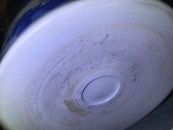 Een grote Chinese blauwwitte penselenbeker, bitong, Transitie periode