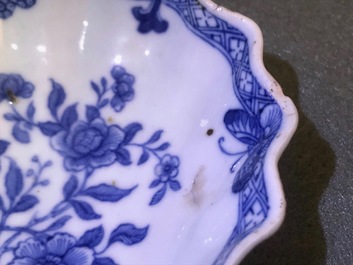 Five Chinese blue and white shell-shaped trays, Qianlong