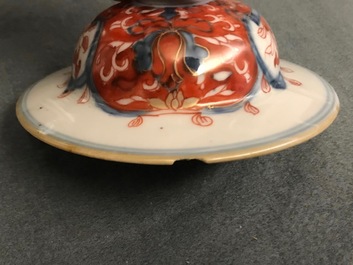 A pair of Chinese Imari-style vases and two dishes, Qianlong