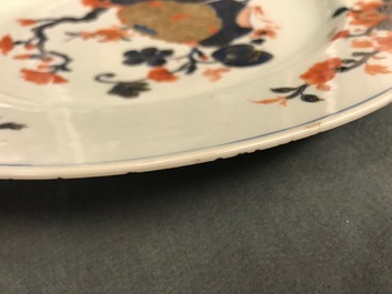 A pair of Chinese Imari-style vases and two dishes, Qianlong