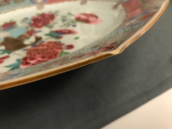 A large octagonal Chinese famille rose charger with a goose, Yongzheng/Qianlong