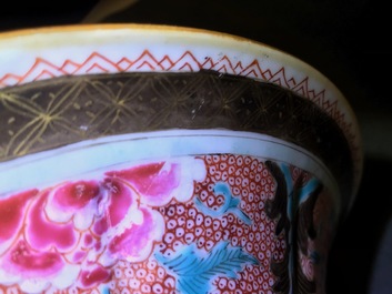 Une paire de vases en porcelaine de Chine famille rose aux dames dans un jardin Yongzheng