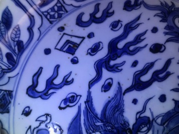 A Chinese blue and white kraak porcelain 'dragon' dish, Wanli
