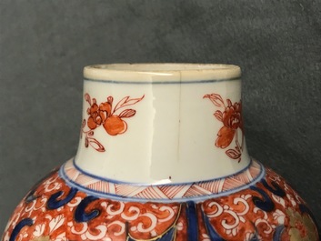 A pair of Chinese Imari-style vases and two dishes, Qianlong