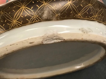 Une paire de vases en porcelaine de Chine famille rose aux dames dans un jardin Yongzheng