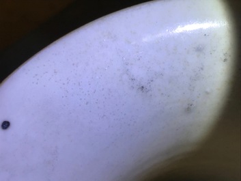Une paire de vases en porcelaine de Chine famille rose aux dames dans un jardin Yongzheng