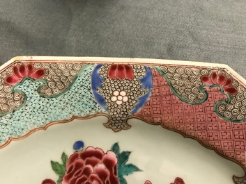 A large octagonal Chinese famille rose charger with a goose, Yongzheng/Qianlong