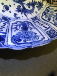 A Chinese blue and white kraak porcelain 'dragon' dish, Wanli