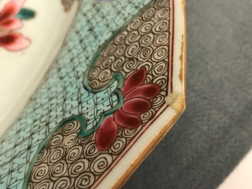 A large octagonal Chinese famille rose charger with a goose, Yongzheng/Qianlong