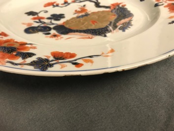 A pair of Chinese Imari-style vases and two dishes, Qianlong