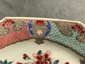 A large octagonal Chinese famille rose charger with a goose, Yongzheng/Qianlong