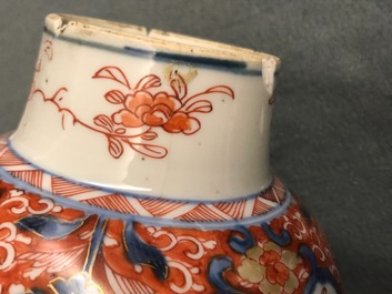 A pair of Chinese Imari-style vases and two dishes, Qianlong