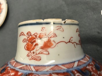 A pair of Chinese Imari-style vases and two dishes, Qianlong