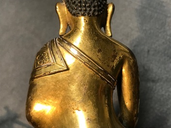 Deux figures de Bouddha Shakyamuni et d' Avalokitesvara en bronze dor&eacute;, Sino-Tibet, 18/19&egrave;me