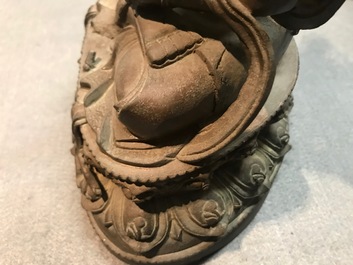 Une figure de Guanyin en bronze, Chine, Ming