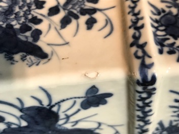 Een paar Chinese blauwwitte vazen, 19e eeuw