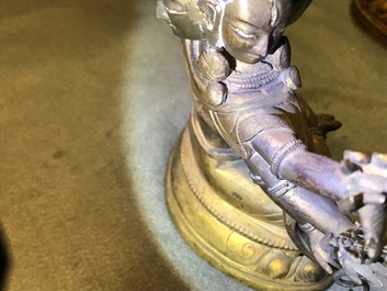 Une figure d'Ushnishavijaya en bronze dor&eacute; incrust&eacute;, Sino-Tibet, 18&egrave;me