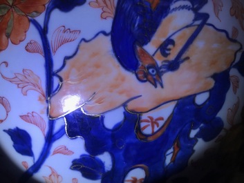 Een grote Chinese Imari-stijl dekselvaas, Kangxi