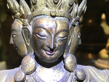 Une figure d'Ushnishavijaya en bronze dor&eacute; incrust&eacute;, Sino-Tibet, 18&egrave;me