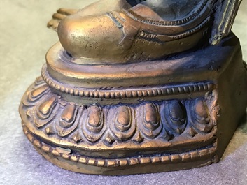 Une figure de Vasudhara en bronze dor&eacute; incrust&eacute;, Tibet ou N&eacute;pal, 18/19&egrave;me