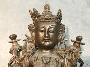 Une figure de Guanyin en bronze, Chine, Ming
