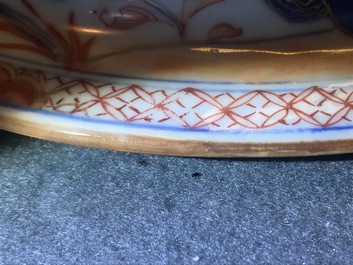 Een grote Chinese Imari-stijl dekselvaas, Kangxi