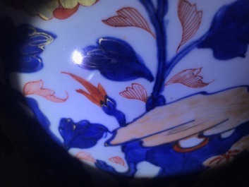 Een grote Chinese Imari-stijl dekselvaas, Kangxi