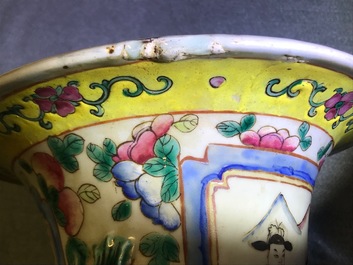A pair of Chinese famille rose vases, 19th C.