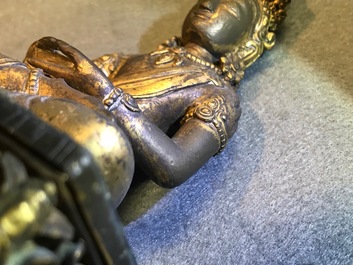 Une figure d'Amitayus en bronze dor&eacute;, Sino-Tibet, Qianlong