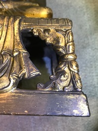 Une figure d'Amitayus en bronze dor&eacute;, Sino-Tibet, Qianlong