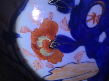 Een grote Chinese Imari-stijl dekselvaas, Kangxi