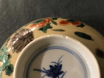 Een Chinese famille verte zeemleer dekselkom, Kangxi