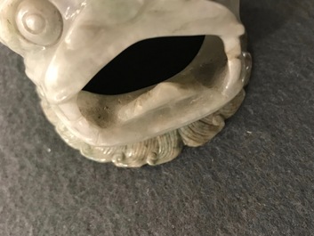 Un br&ucirc;le-parfum en jad&eacute;ite en forme de luduan, Chine, 19&egrave;me