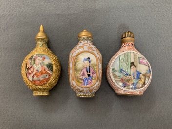 Seize tabati&egrave;res en porcelaine de Chine, 19/20&egrave;me