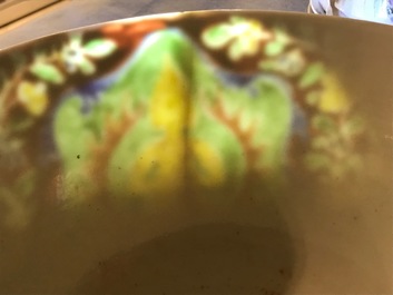 Een grote Chinese Bencharong kom voor de Thaise markt, 19e eeuw